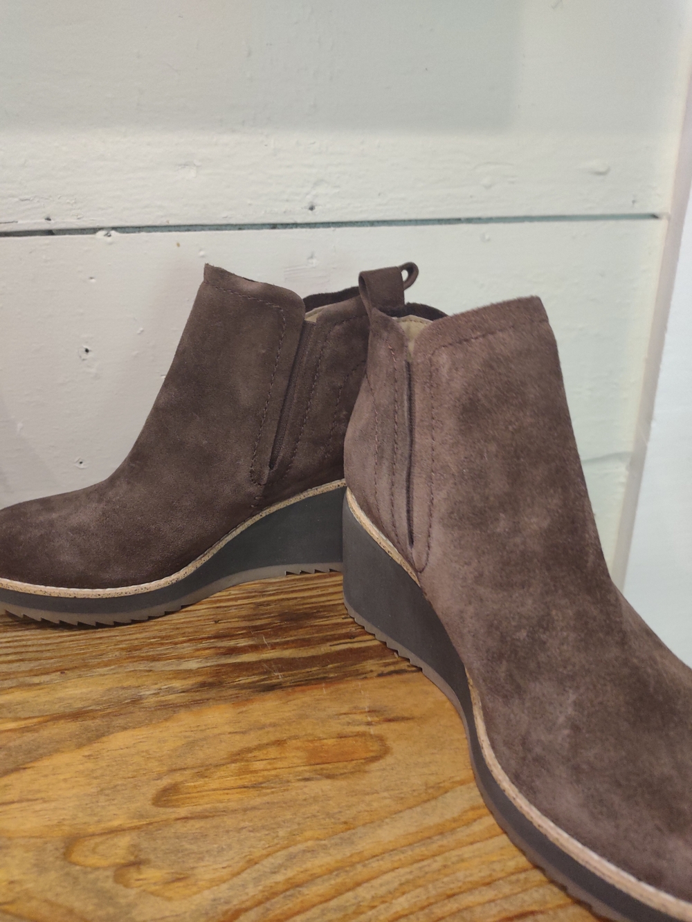 Sofft Emeree Taupe Suede Wedge Ankle Booties 7M - Picture 4 of 6